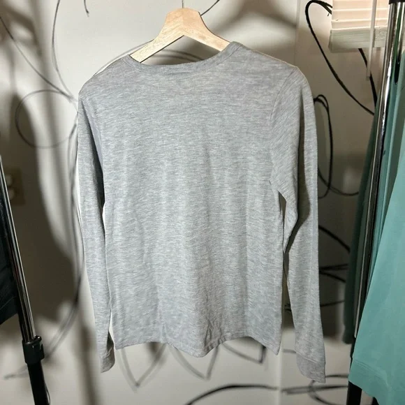 M&M Gray Long Sleeve Shirt with Rainbow Design Size Women’s Medium - Picture 4 of 5